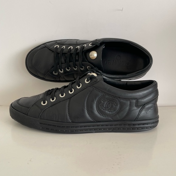 CHANEL Runway Women's Pearl Logo Black Leather Sneakers - Picture 1 of 13